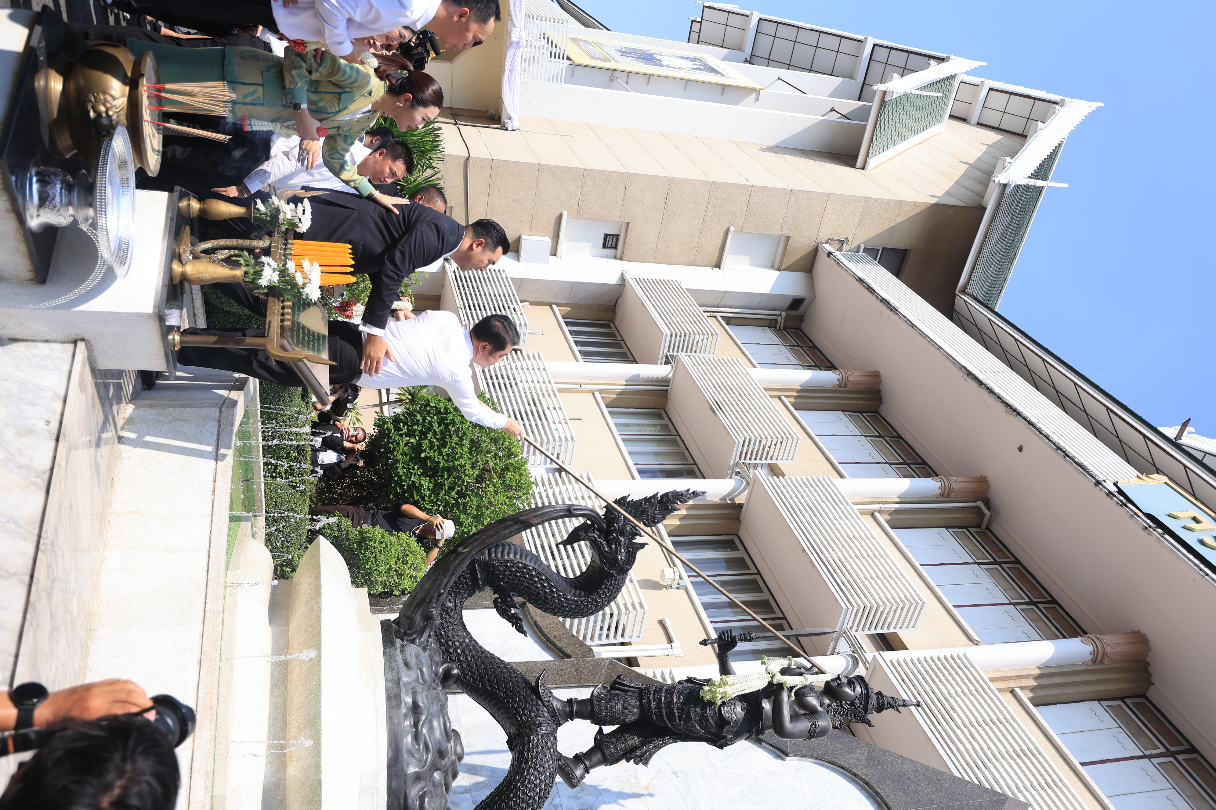 title - คณะผู้บริหาร ส.ป.ก. ร่วมพิธีสักการะสิ่งศักดิ์สิทธิ์ประจำกระทรวงเกษตรและสหกรณ์ ในโอกาสเข้ารับตำแหน่งของรัฐมนตรีว่าการกระทรวงเกษตรและสหกรณ์ และรัฐมนตรีช่วยว่าการกระทรวงเกษตรและสหกรณ์ 